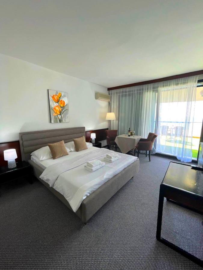 Corpus A - Hotel Albatros 울친 외부 사진