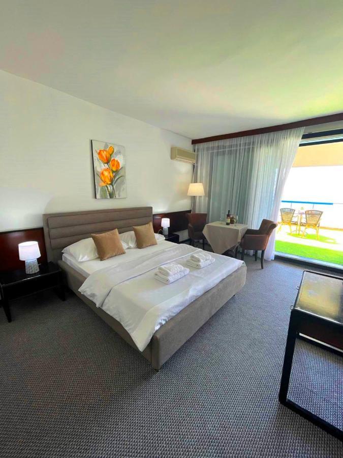 Corpus A - Hotel Albatros 울친 외부 사진