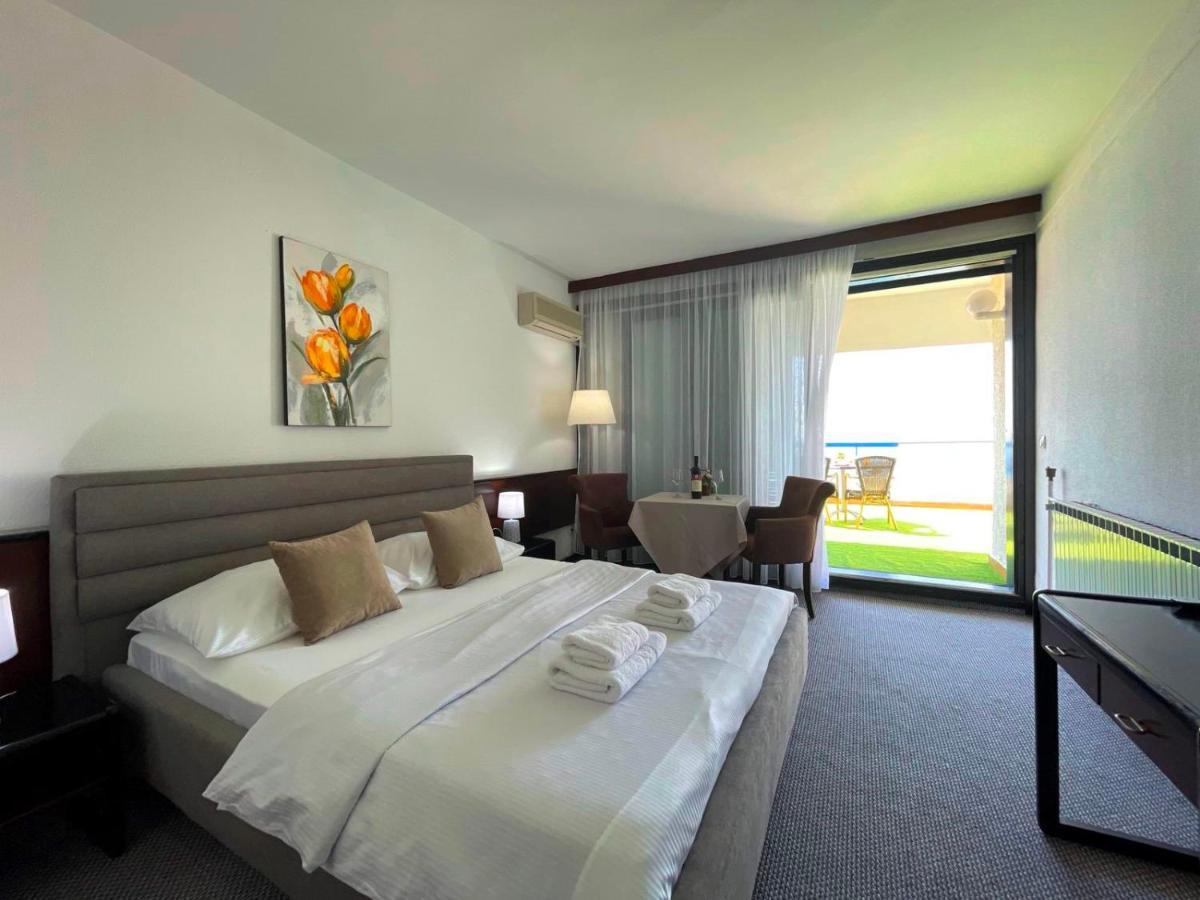 Corpus A - Hotel Albatros 울친 외부 사진