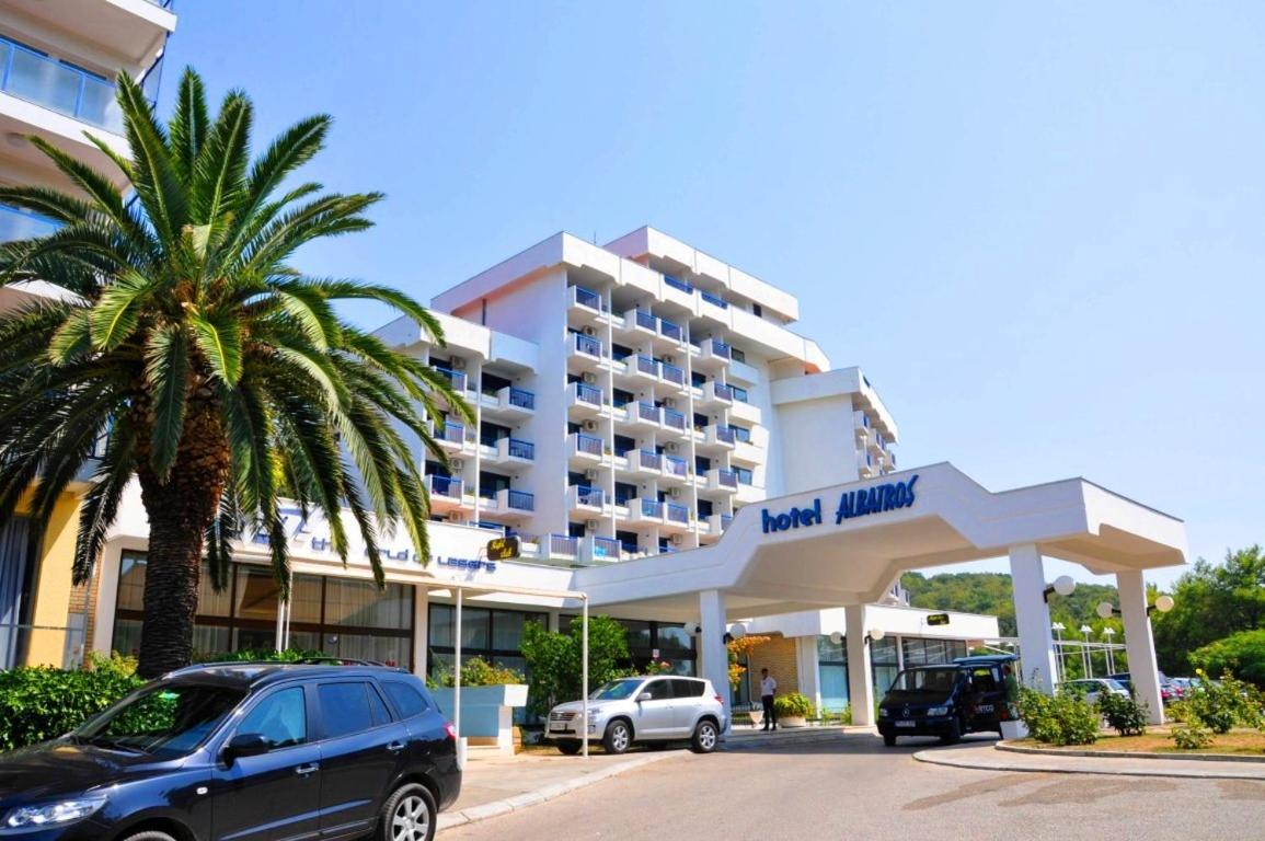 Corpus A - Hotel Albatros 울친 외부 사진